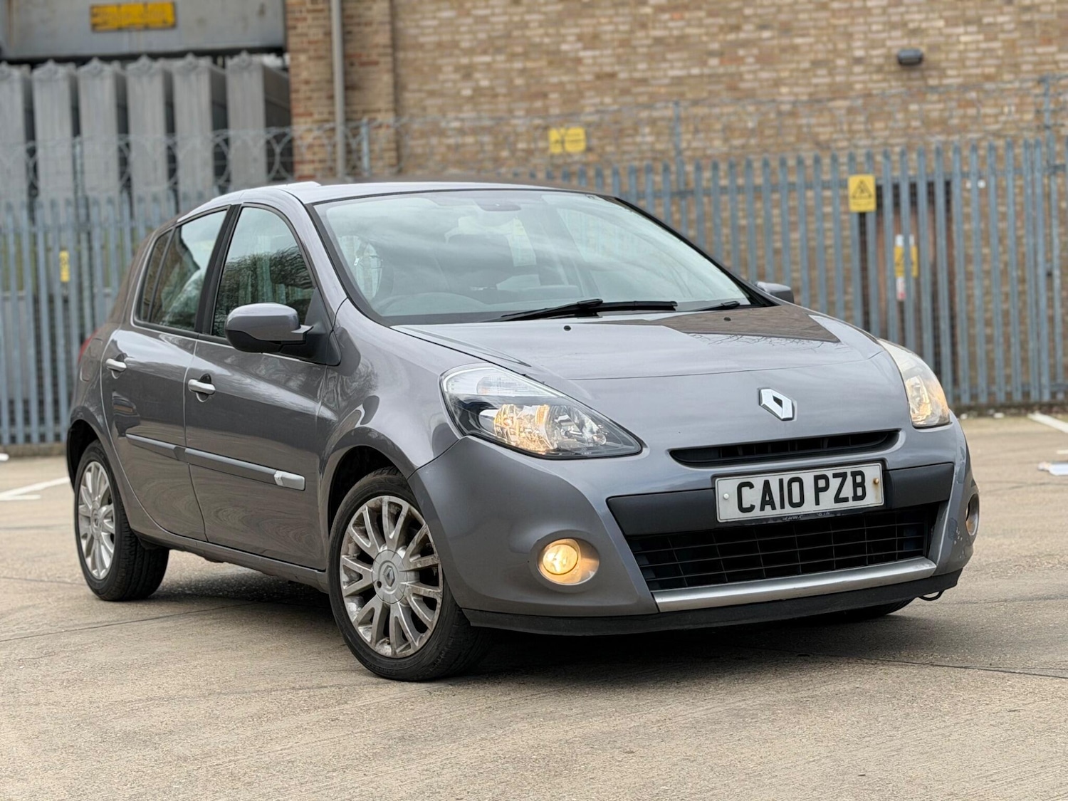 Used Renault Clio 2010 for sale - 77237720: Photo 38