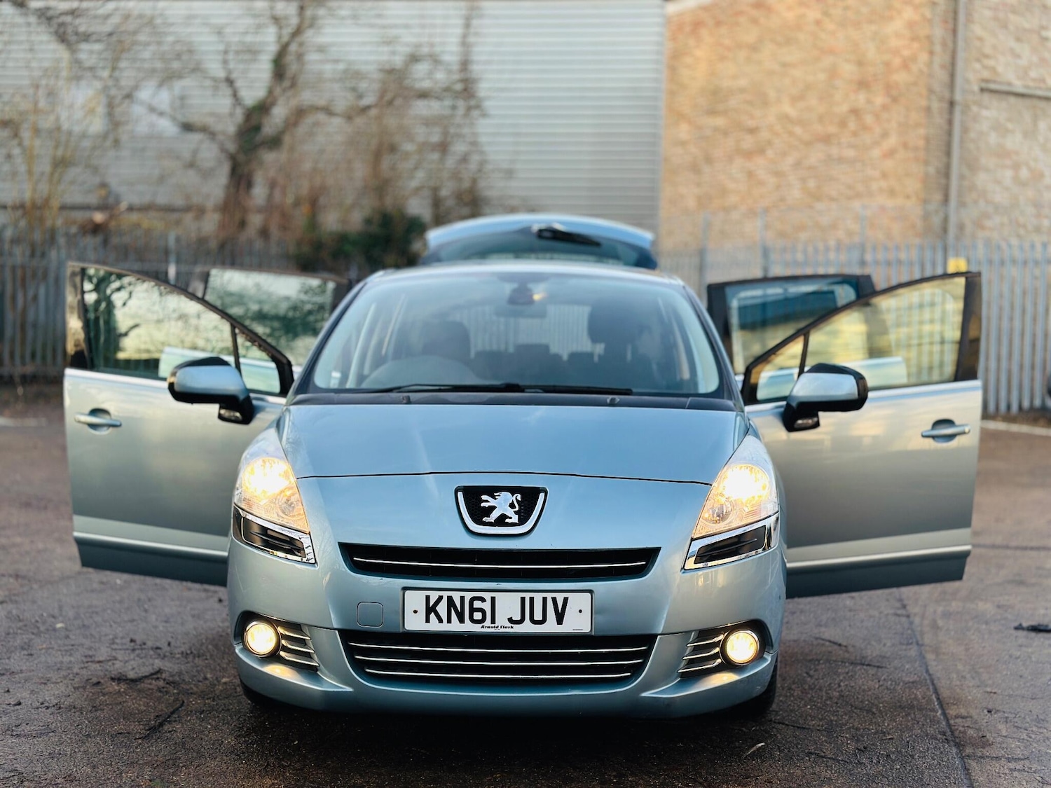 Used Peugeot 5008 2011 for sale - 77084424: Photo 10