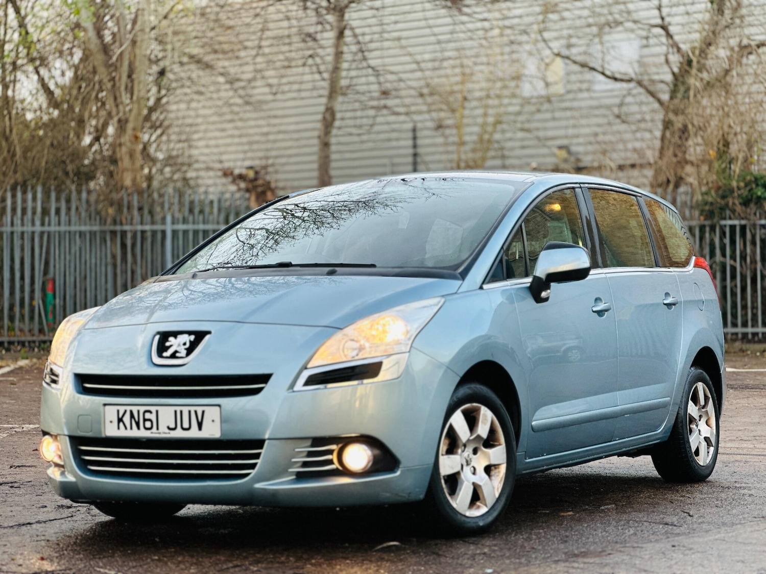 Used Peugeot 5008 2011 for sale - 77084424: Photo 2