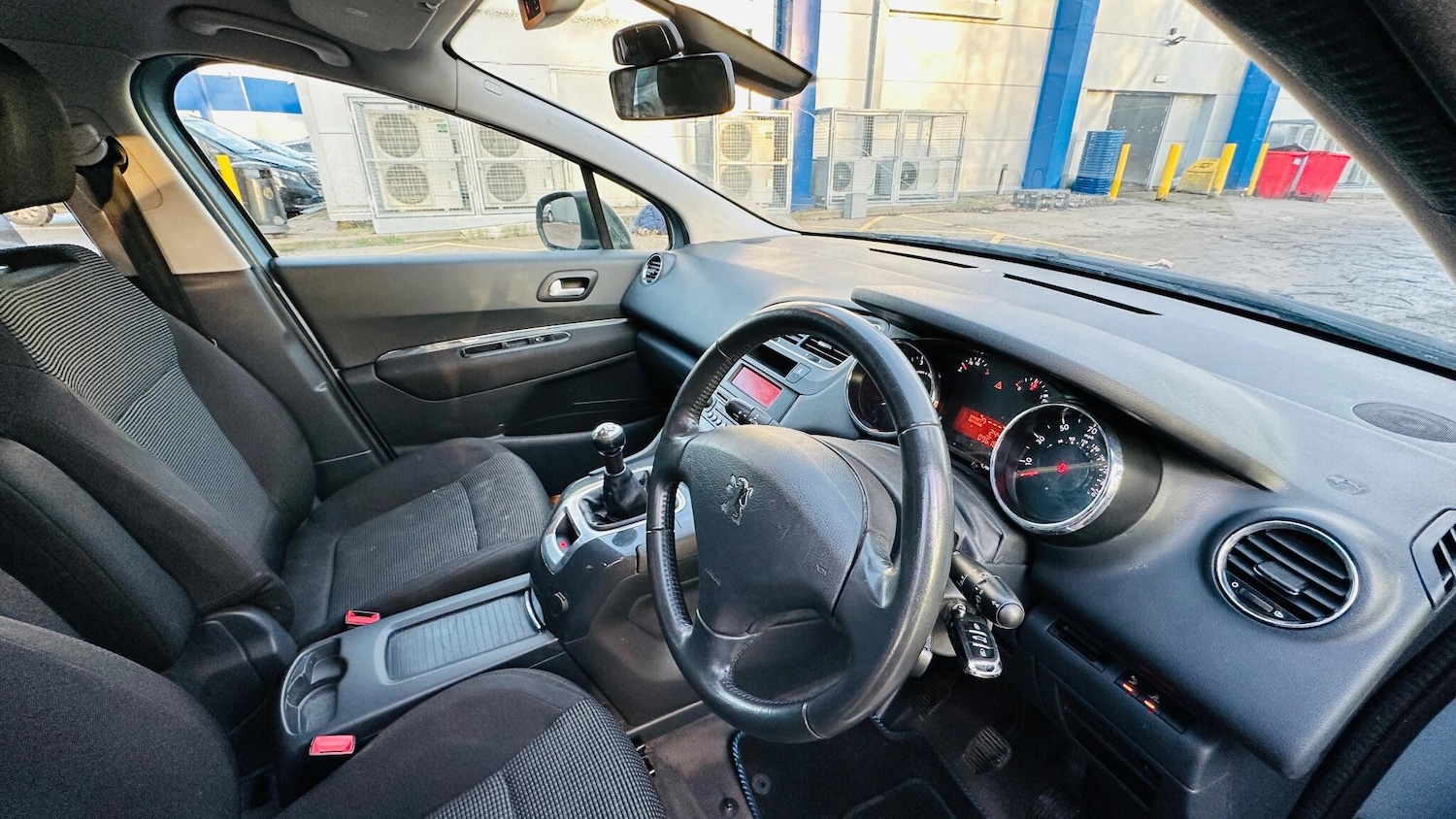 Used Peugeot 5008 2011 for sale - 77084424: Photo 22