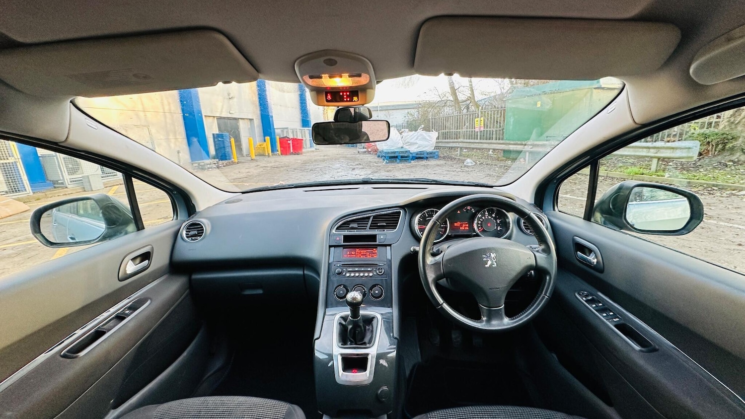 Used Peugeot 5008 2011 for sale - 77084424: Photo 3