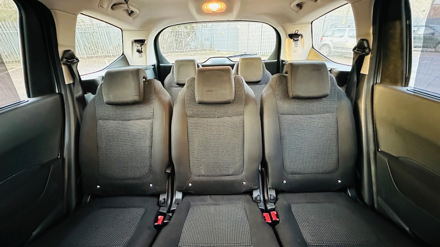 Used Peugeot 5008 2011 for sale - 77084424: Photo 32