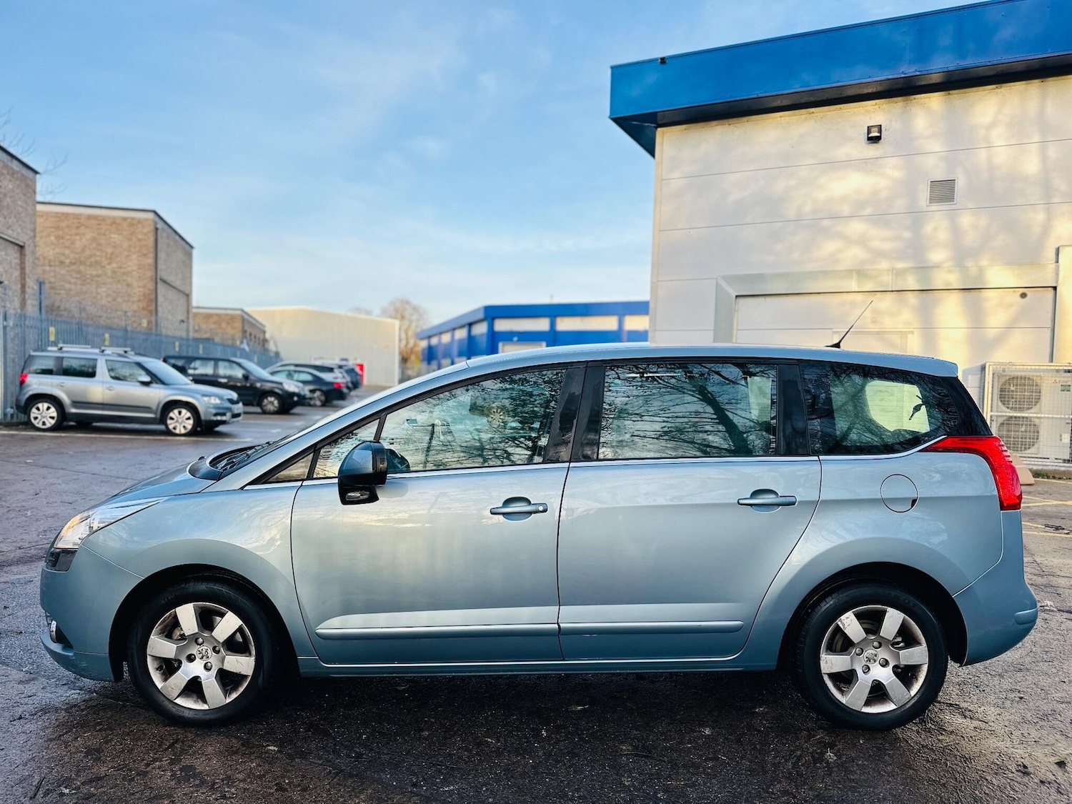 Used Peugeot 5008 2011 for sale - 77084424: Photo 44