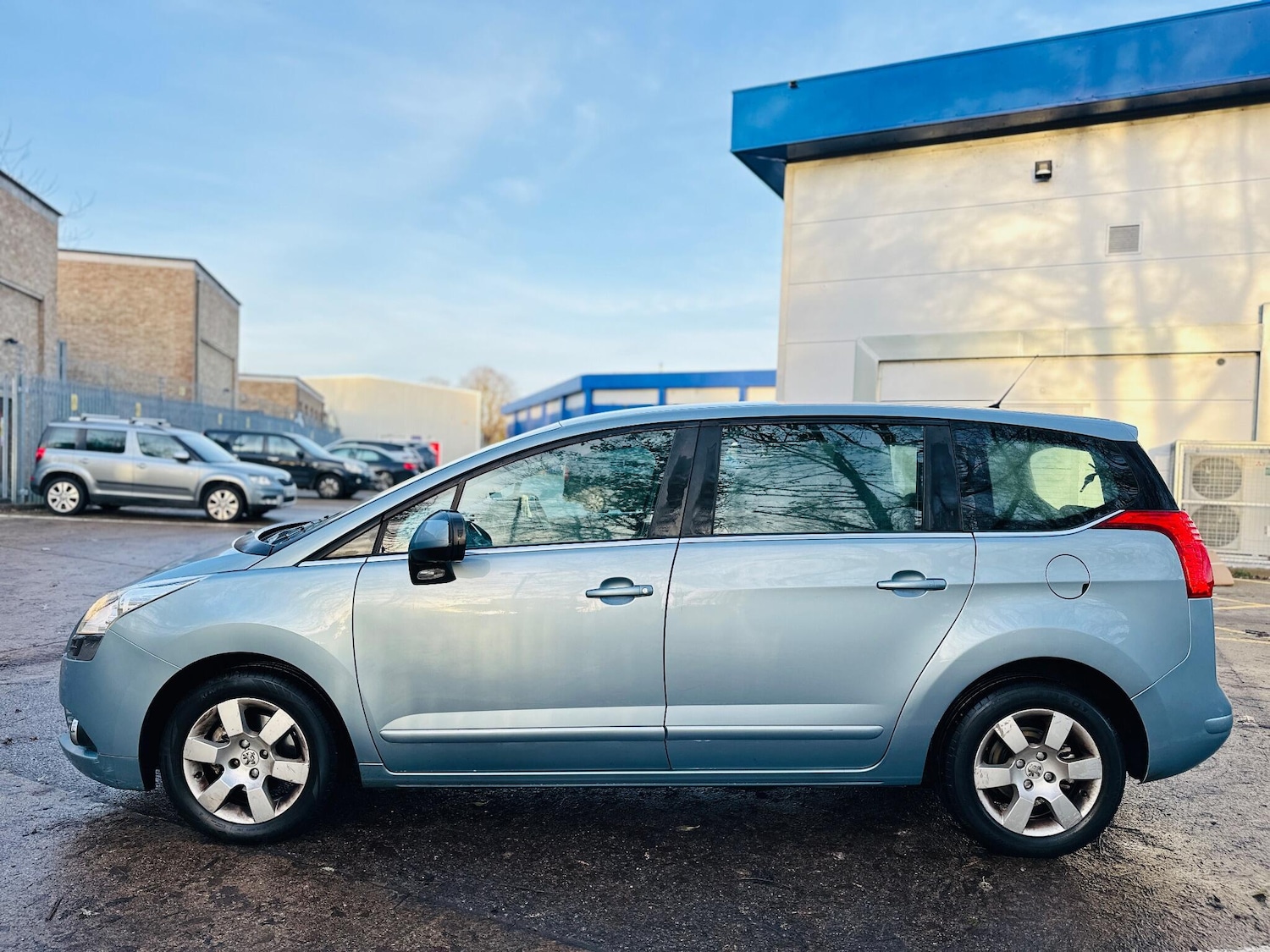 Used Peugeot 5008 2011 for sale - 77084424: Photo 9