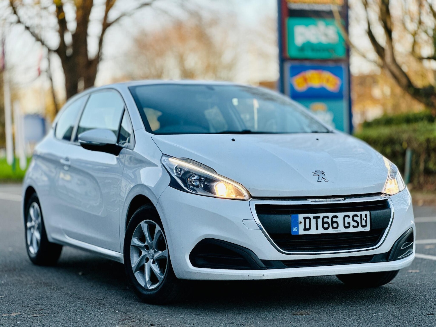 Used Peugeot 208 2017 for sale - 76613378: Photo 1