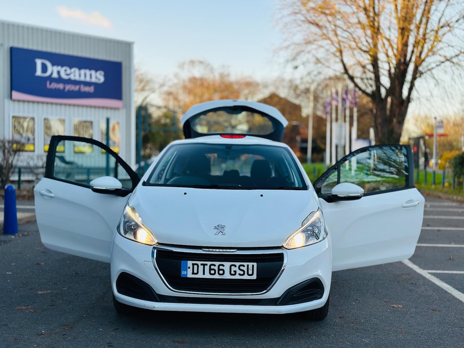 Used Peugeot 208 2017 for sale - 76613378: Photo 10