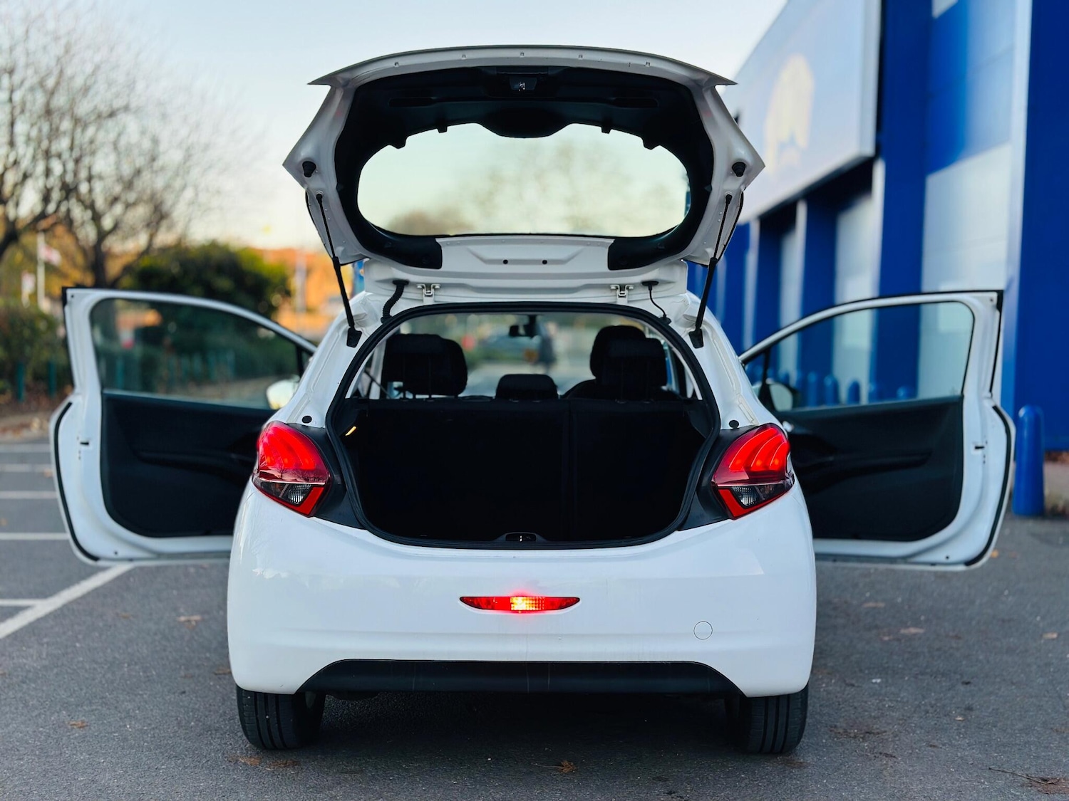 Used Peugeot 208 2017 for sale - 76613378: Photo 11