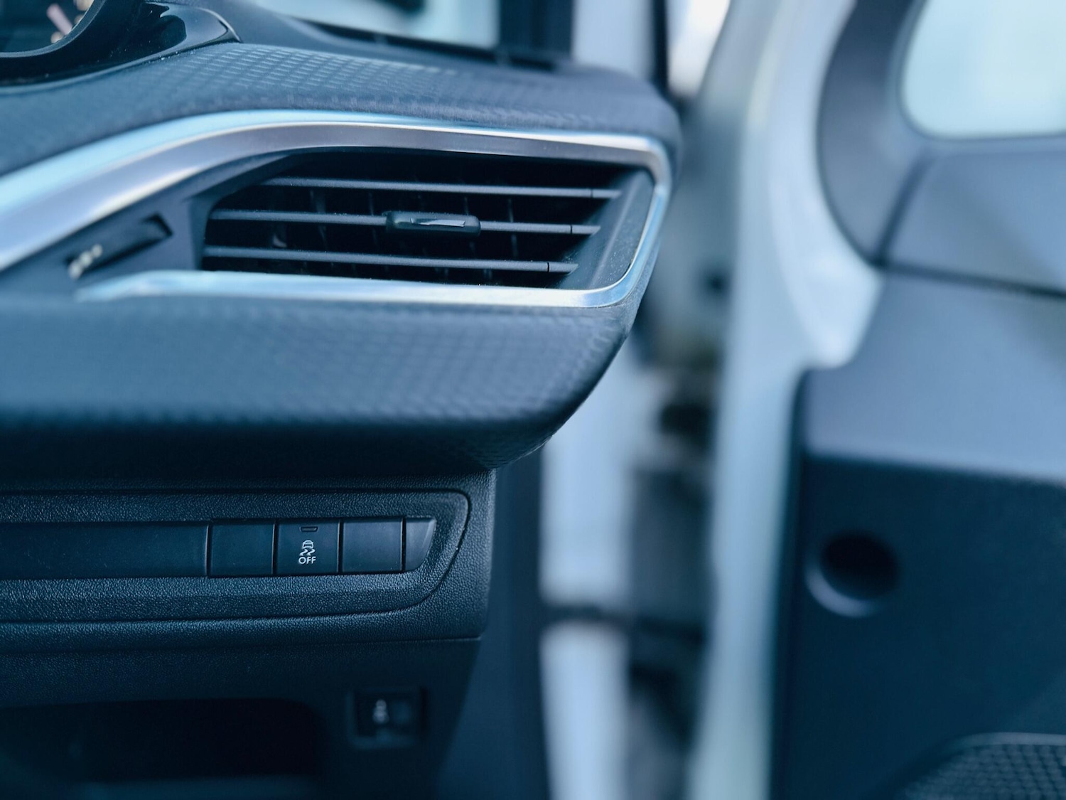 Used Peugeot 208 2017 for sale - 76613378: Photo 14