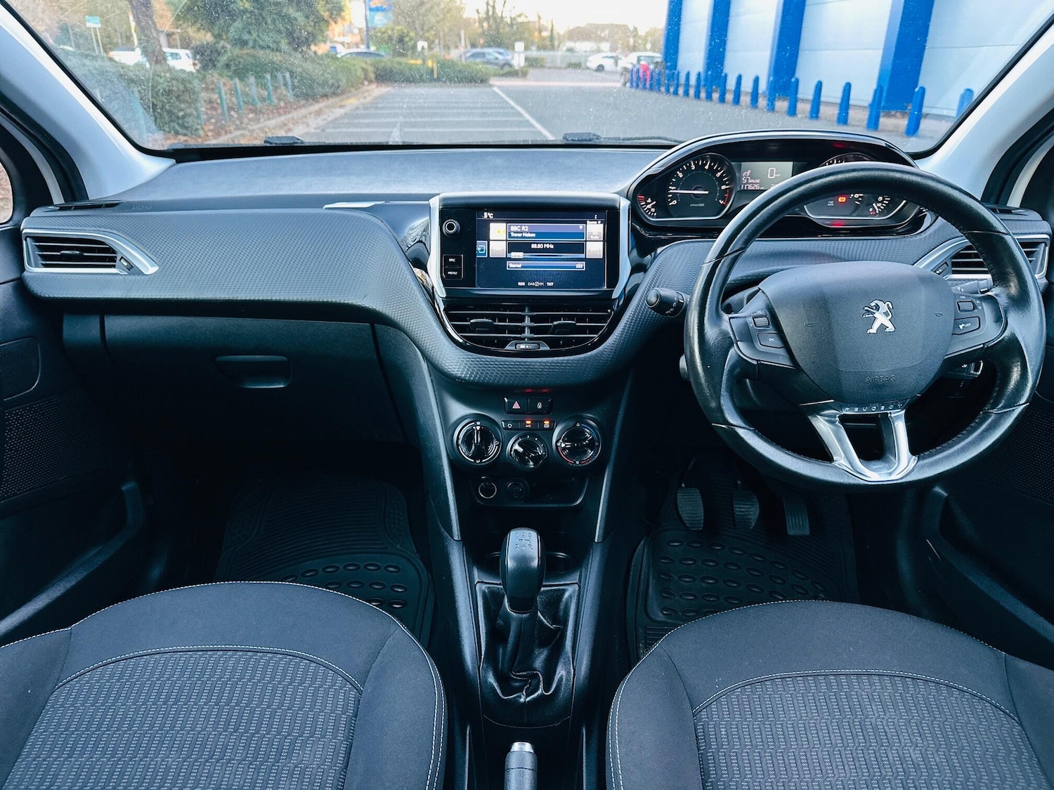 Used Peugeot 208 2017 for sale - 76613378: Photo 33