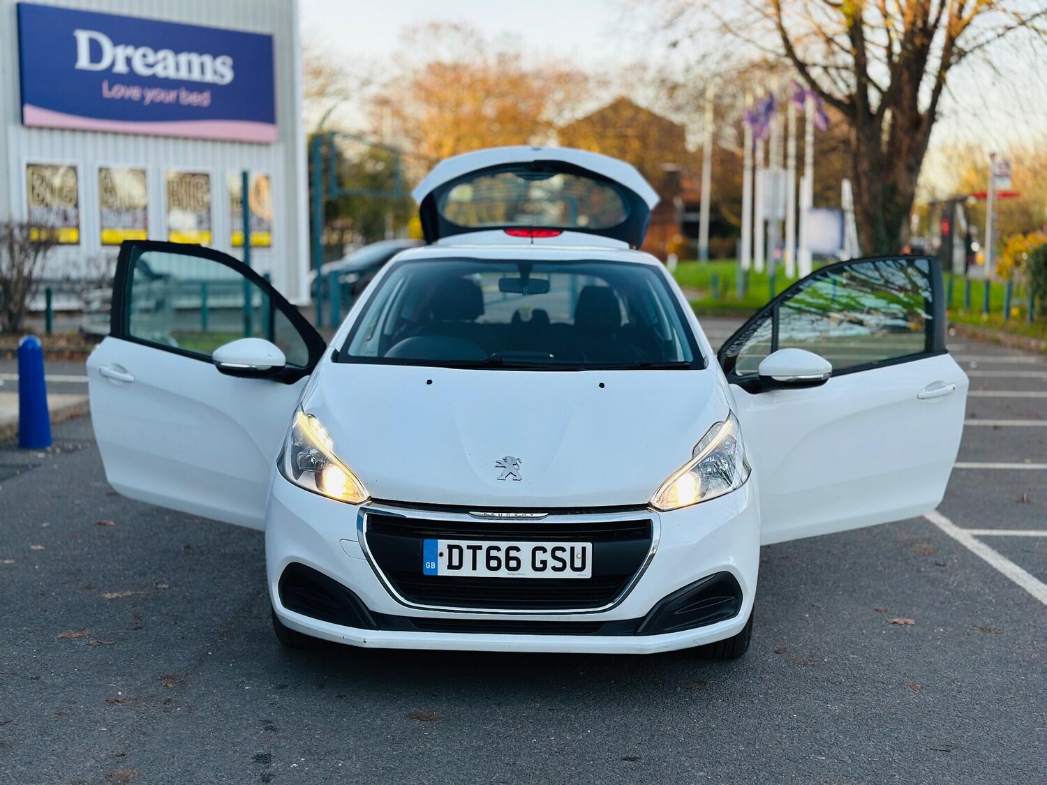 Used Peugeot 208 2017 for sale - 76613378: Photo 42