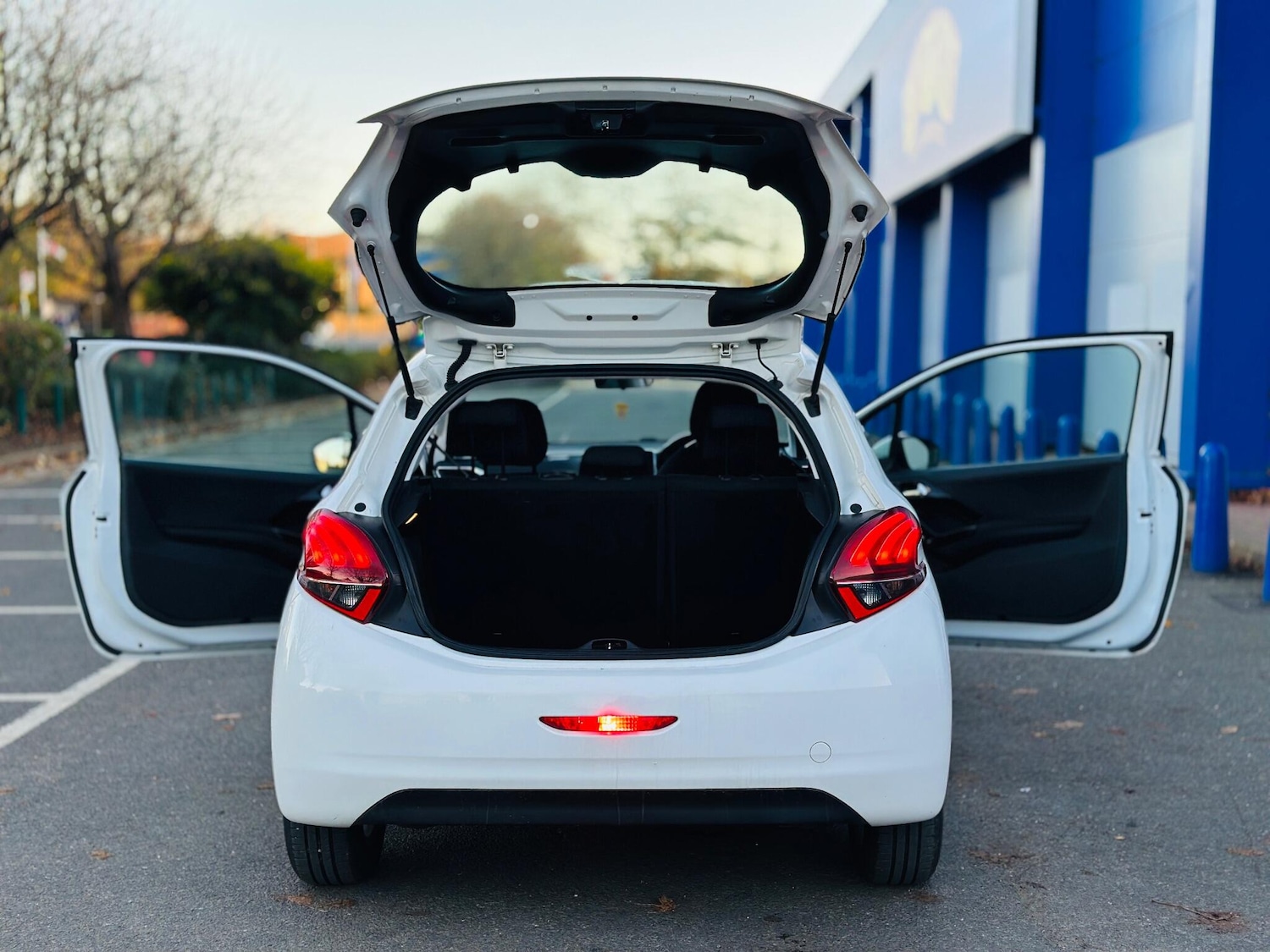 Used Peugeot 208 2017 for sale - 76613378: Photo 43