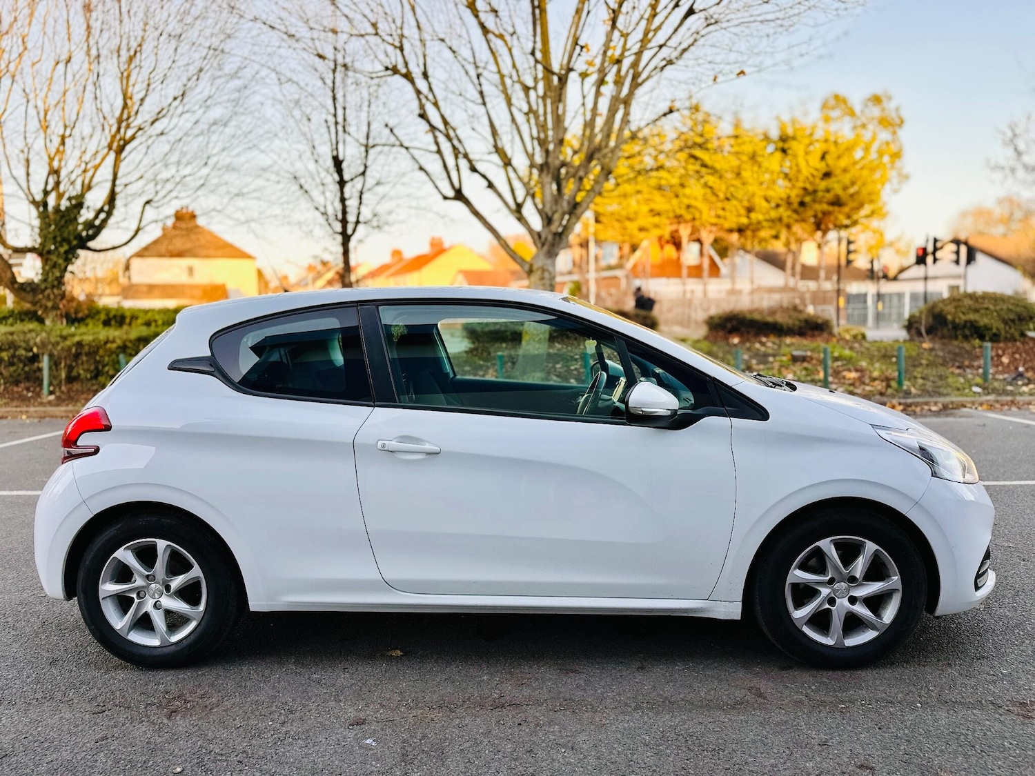 Used Peugeot 208 2017 for sale - 76613378: Photo 8