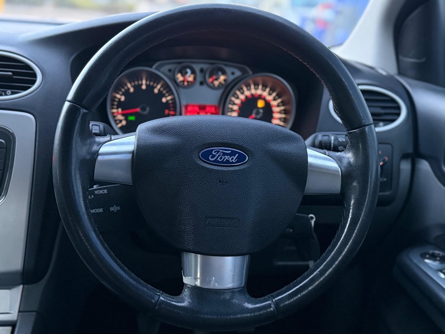 Used Ford Focus 2010 for sale - 76084867: Photo 15