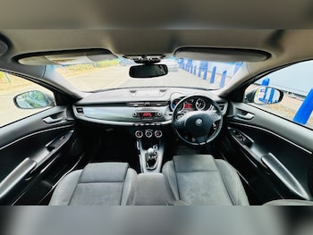 Used Alfa Romeo Giulietta 2011 for sale - 75707240: Photo