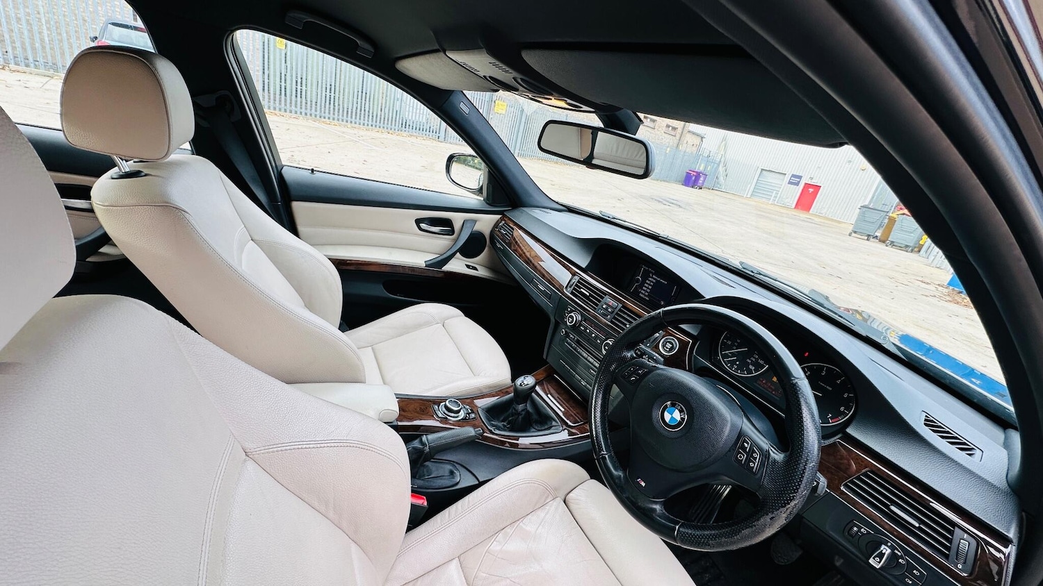 Used BMW 3 Series 2010 for sale - 76423508: Photo 25