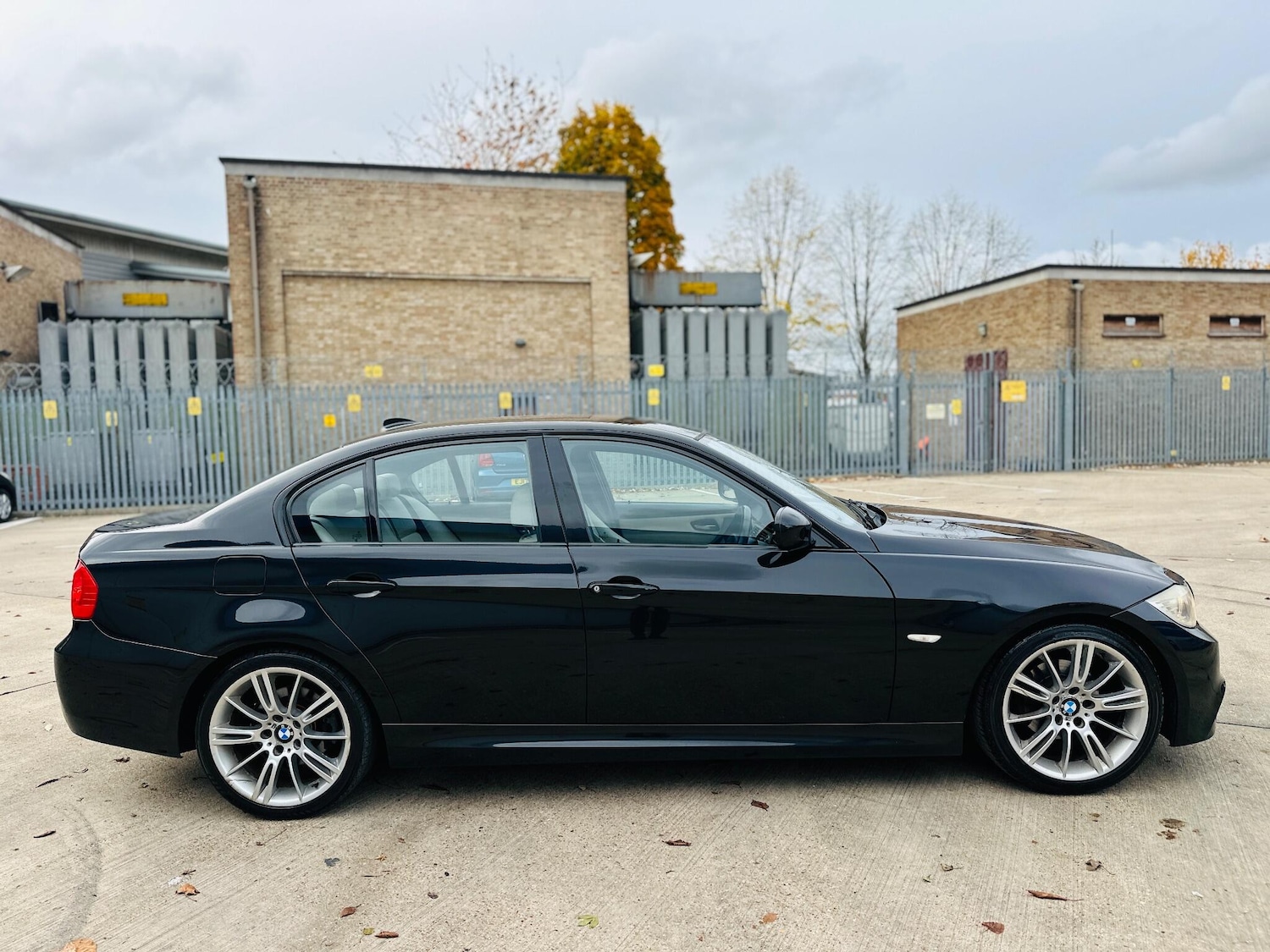 Used BMW 3 Series 2010 for sale - 76423508: Photo 8