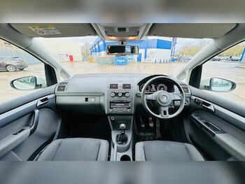 Used Volkswagen Touran 2015 for sale - 77550574: Photo