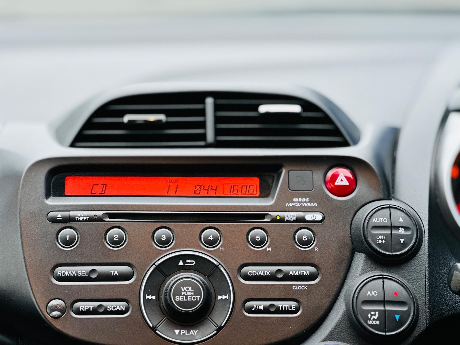 Used Honda Jazz 2015 for sale - 76926893: Photo 18