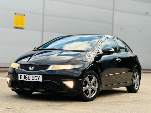 Used Honda Civic 2010 for sale - 76213788: Photo 2