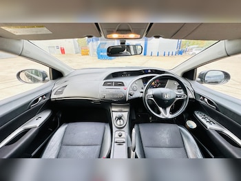 Used Honda Civic 2010 for sale - 76213788: Photo 3