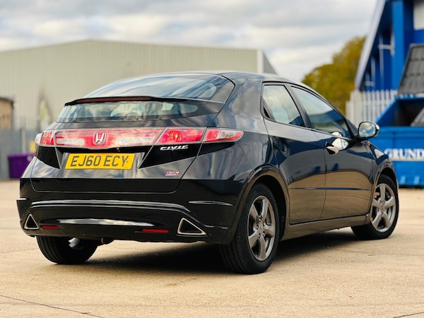Used Honda Civic 2010 for sale - 76213788: Photo 4
