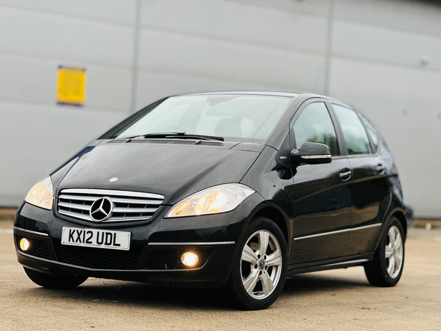 Used Mercedes-Benz A-Class 2012 for sale - 76925968: Photo 2