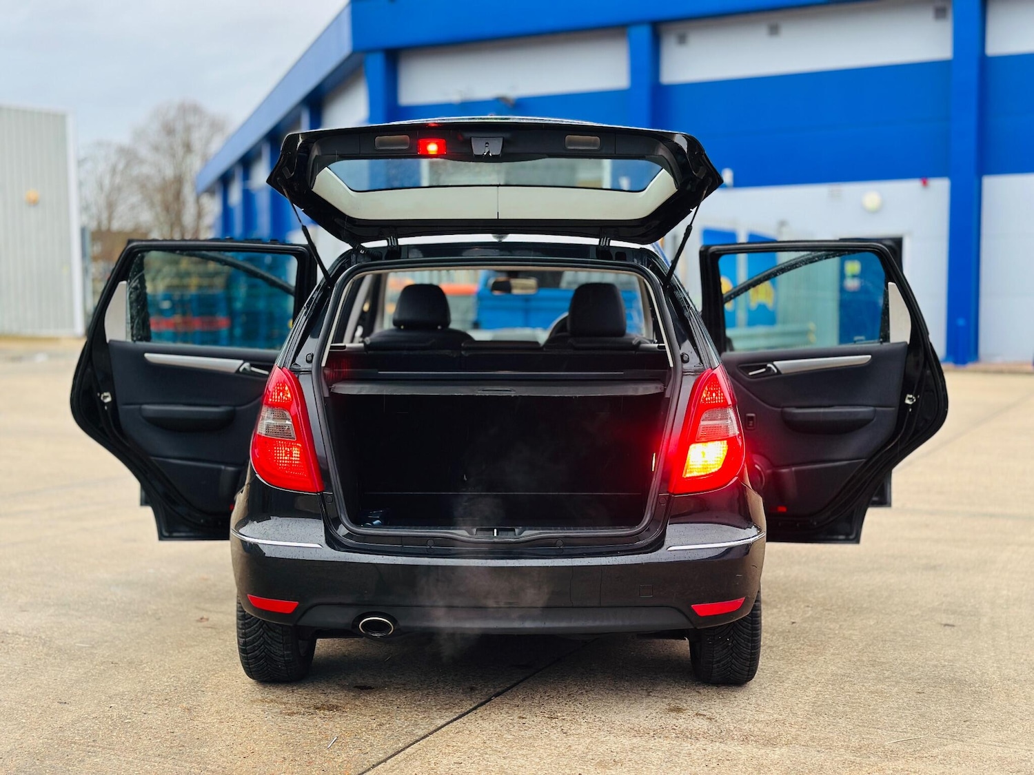 Used Mercedes-Benz A-Class 2012 for sale - 76925968: Photo 46