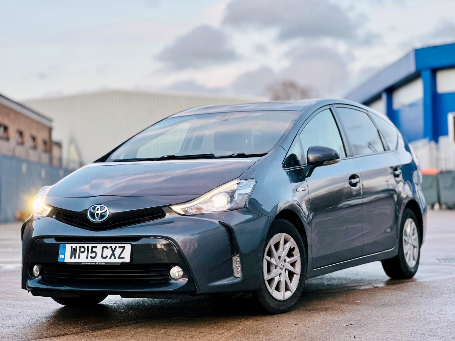 Used Toyota Prius+ 2015 for sale - 77237591: Photo 2