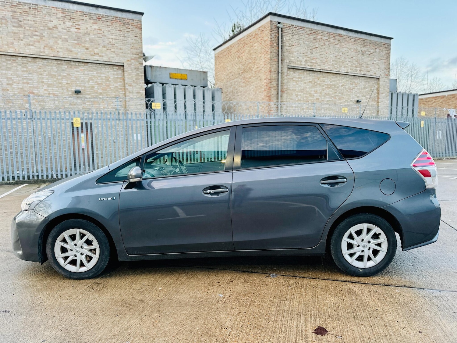 Used Toyota Prius+ 2015 for sale - 77237591: Photo 47
