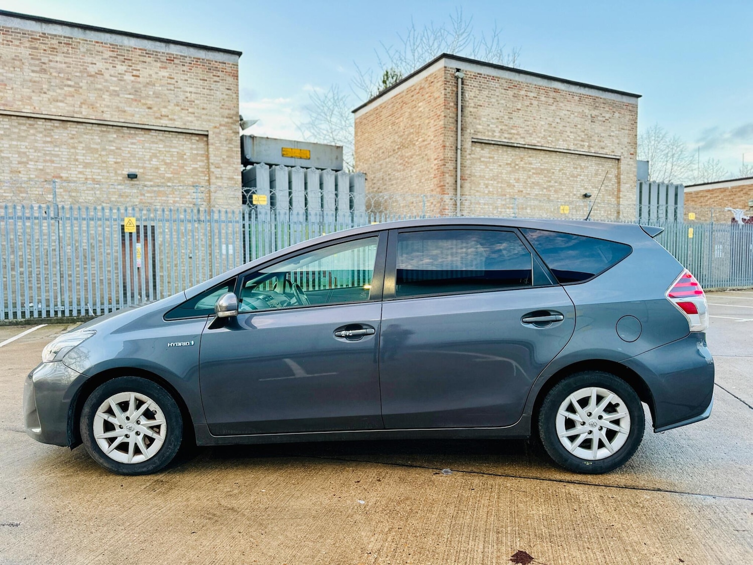 Used Toyota Prius+ 2015 for sale - 77237591: Photo 9