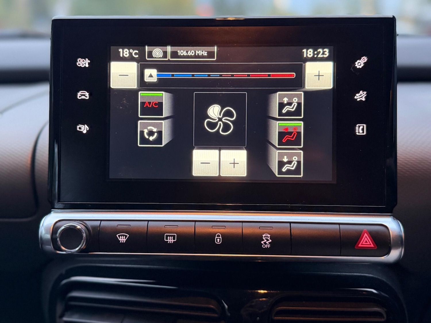 Used Citroen C4 Cactus 2015 for sale - 76151847: Photo 17