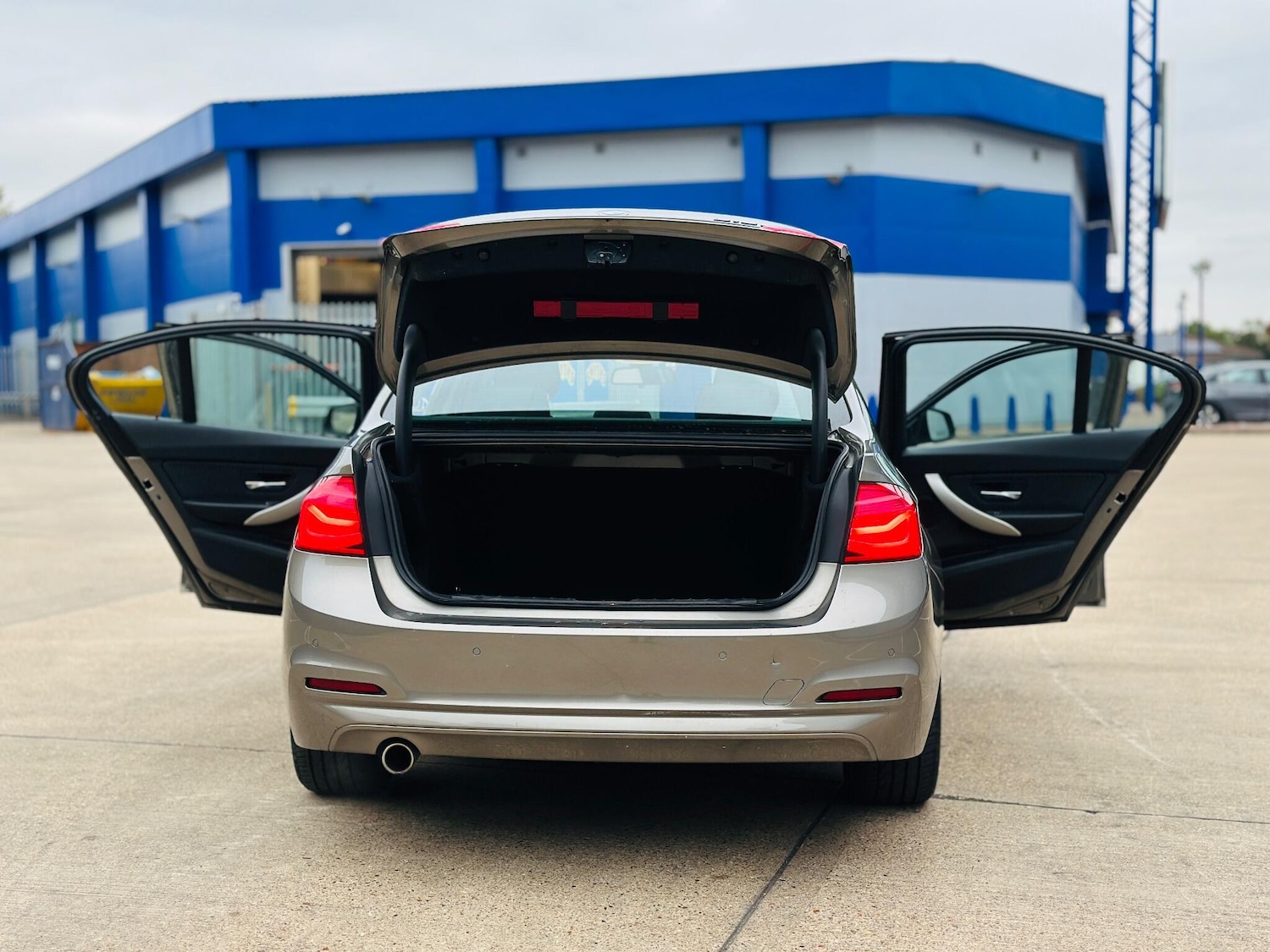 Used BMW 3 Series 2017 for sale - 76238623: Photo 11