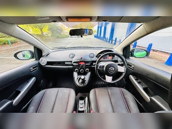 Used Mazda Mazda2 2011 for sale - 75839000: Photo