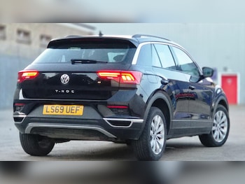 Used Volkswagen T-Roc 2019 for sale - 79496786: Photo