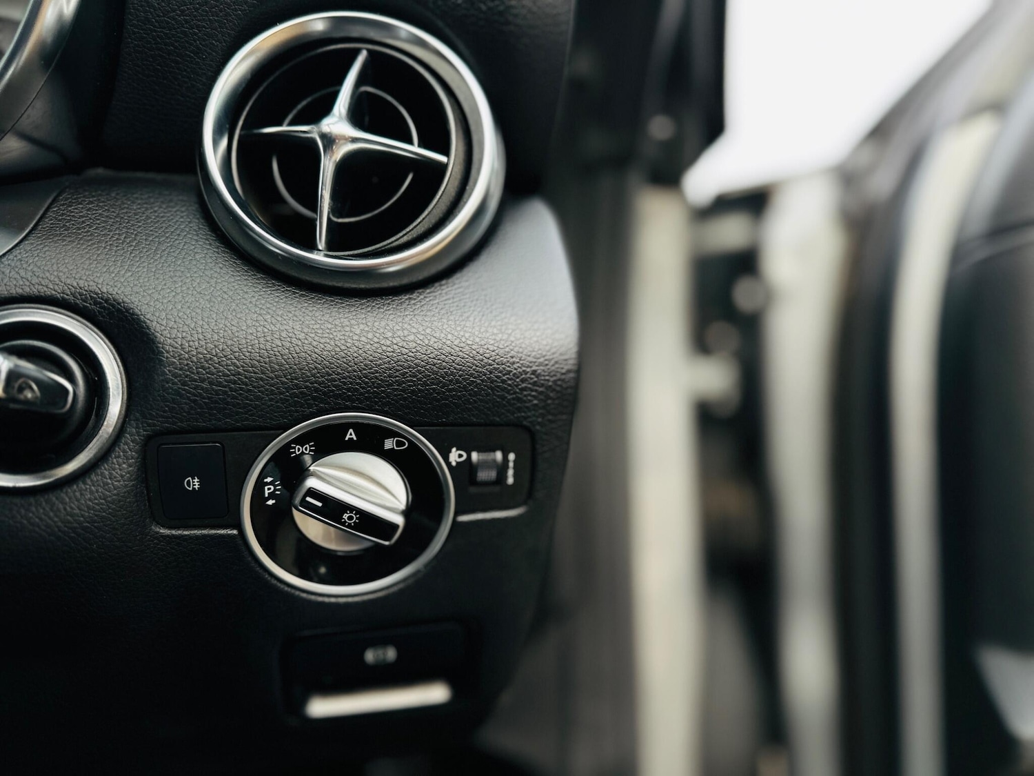 Used Mercedes-Benz SLK 2011 for sale - 77305196: Photo 28