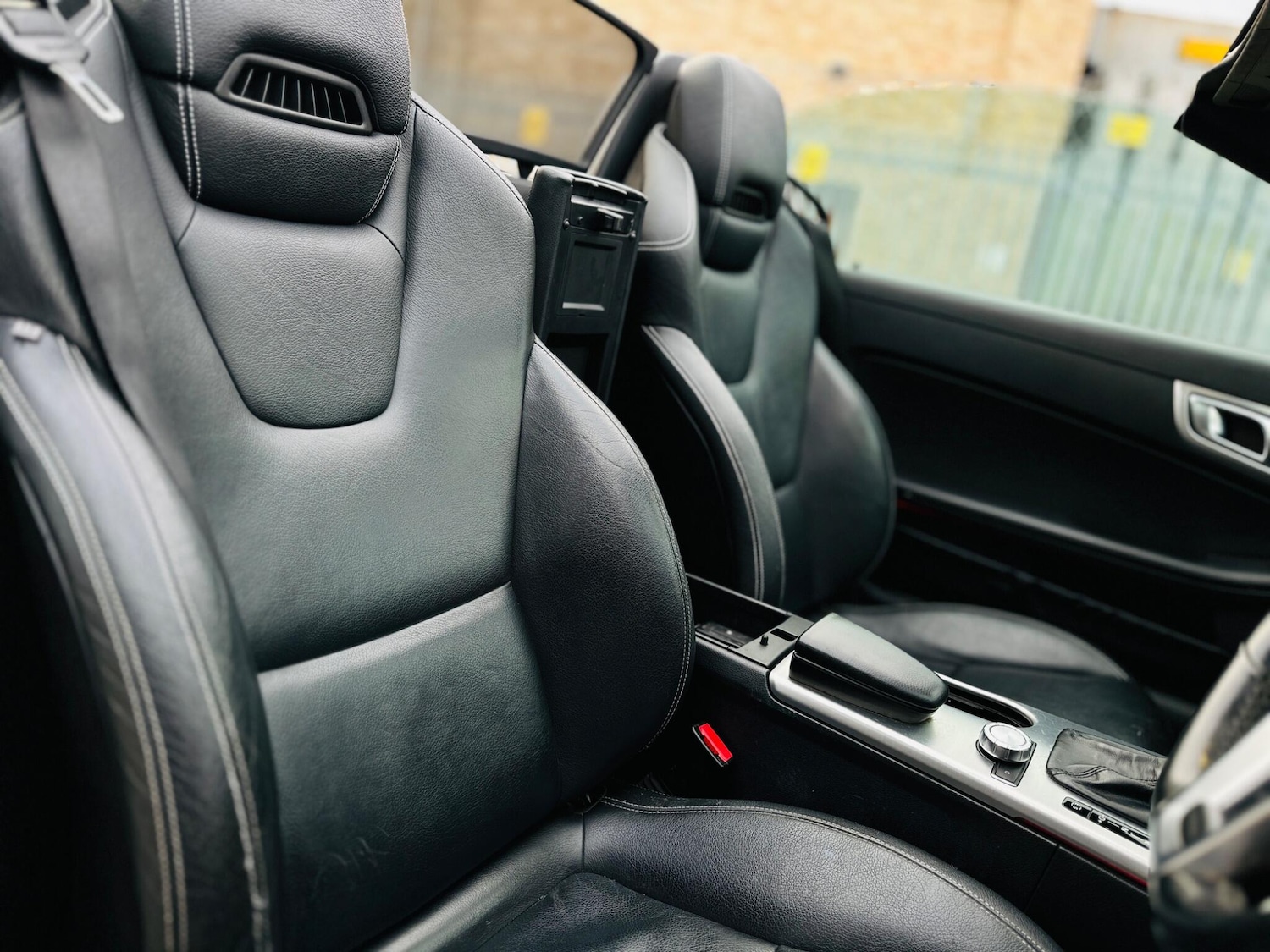 Used Mercedes-Benz SLK 2011 for sale - 77305196: Photo 32