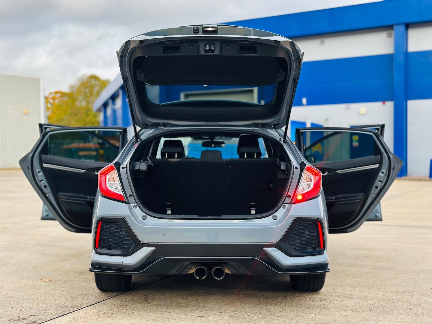 Used Honda Civic 2017 for sale - 76327230: Photo 11