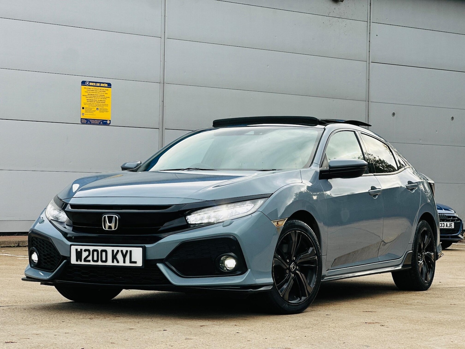 Used Honda Civic 2017 for sale - 76327230: Photo 2