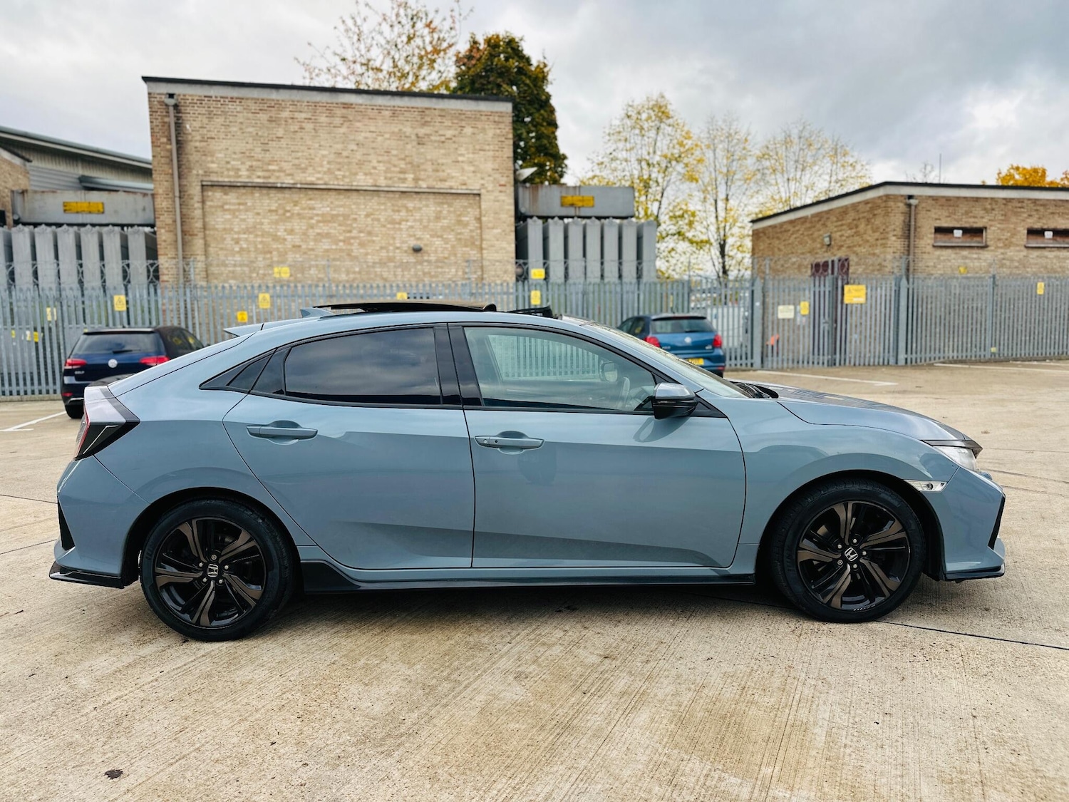 Used Honda Civic 2017 for sale - 76327230: Photo 44
