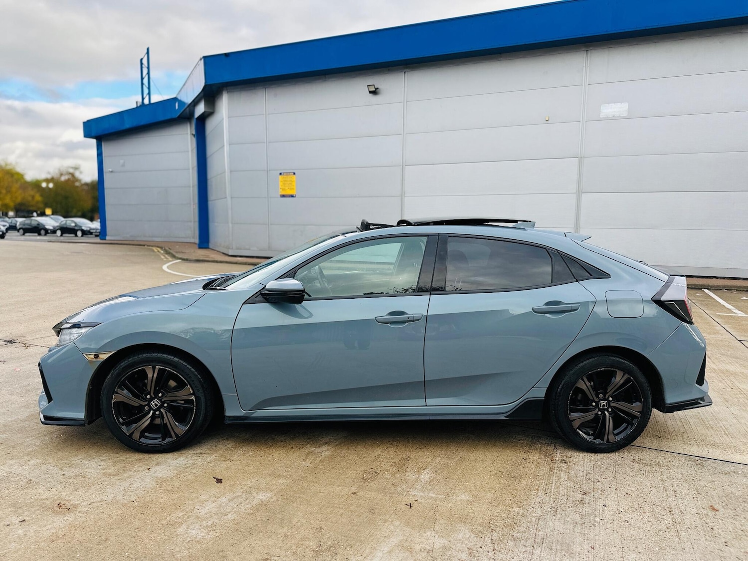 Used Honda Civic 2017 for sale - 76327230: Photo 45