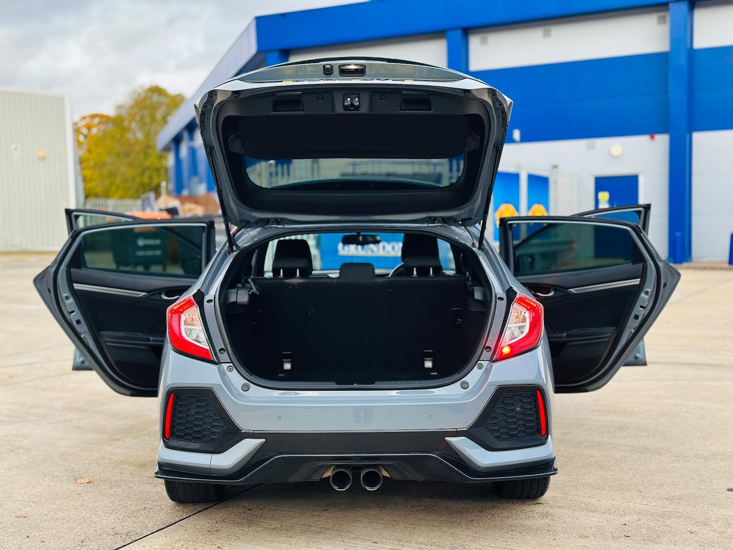 Used Honda Civic 2017 for sale - 76327230: Photo 47