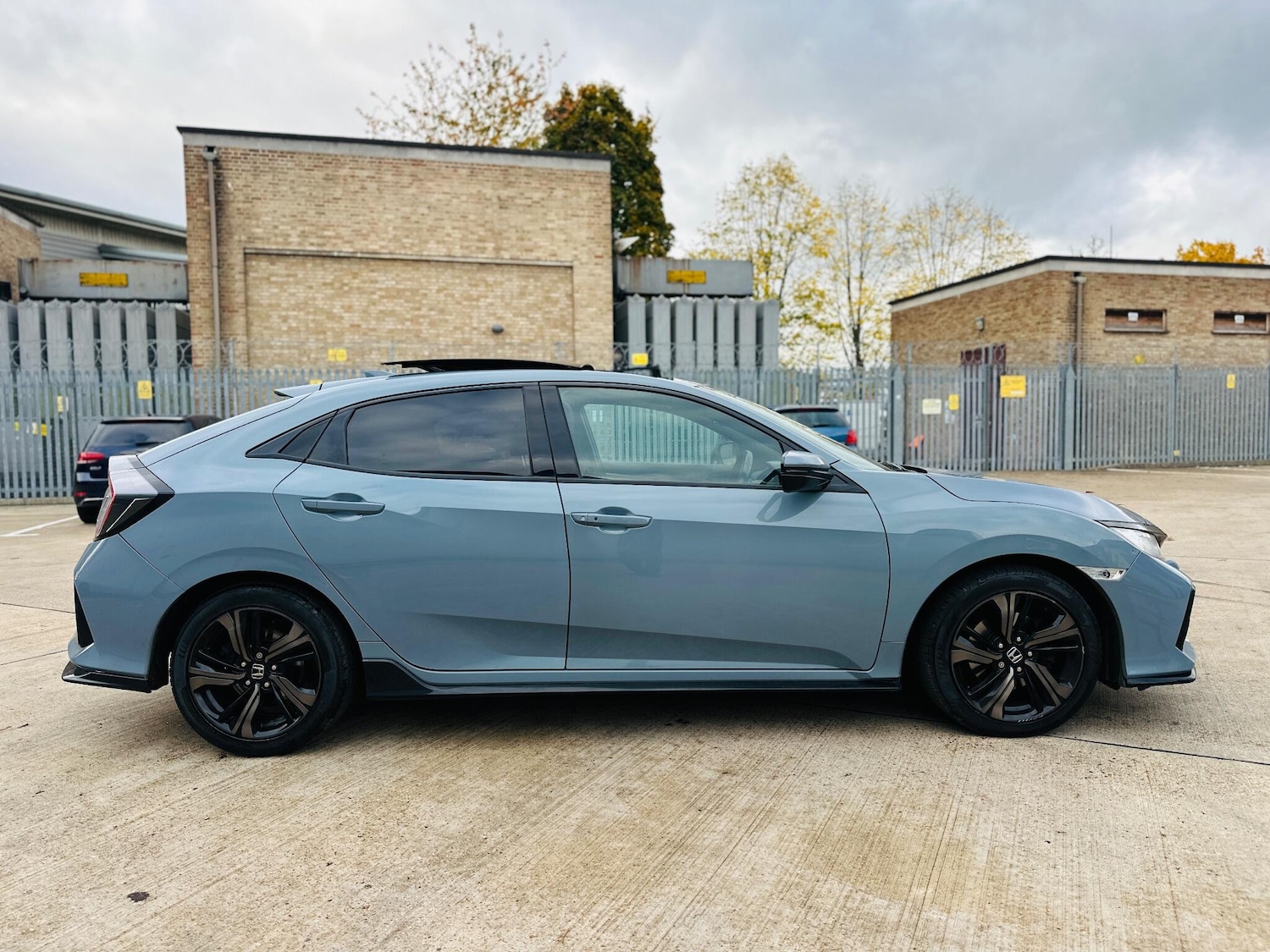 Used Honda Civic 2017 for sale - 76327230: Photo 8