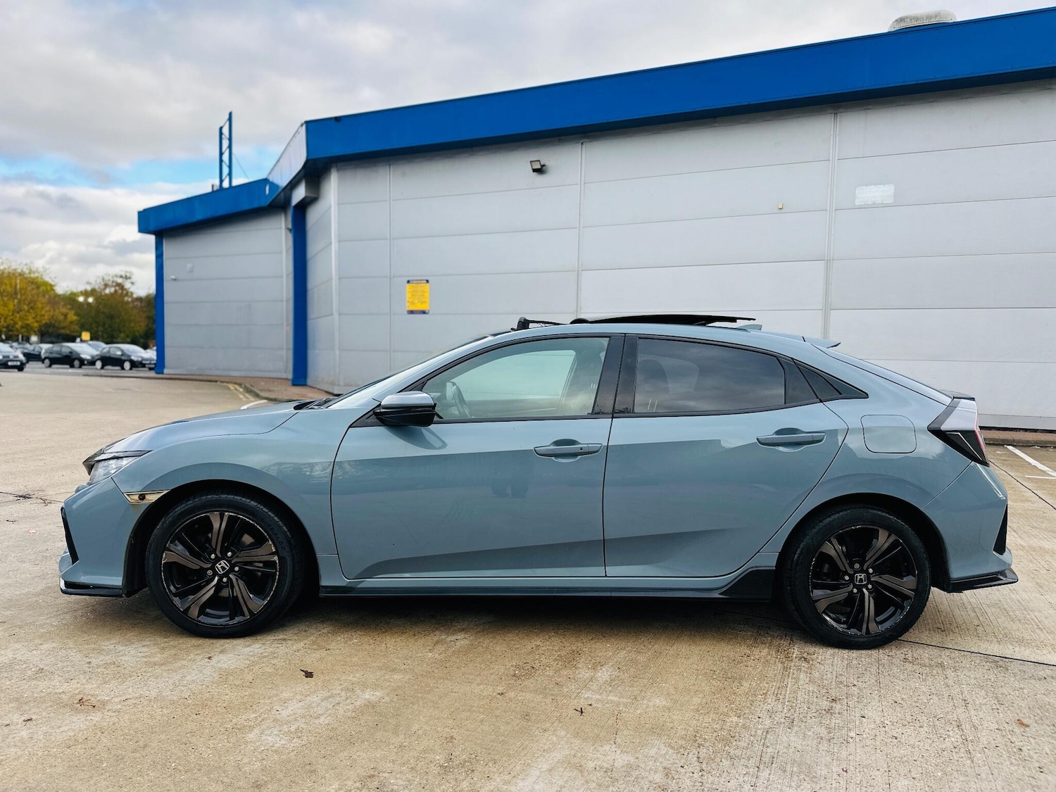 Used Honda Civic 2017 for sale - 76327230: Photo 9