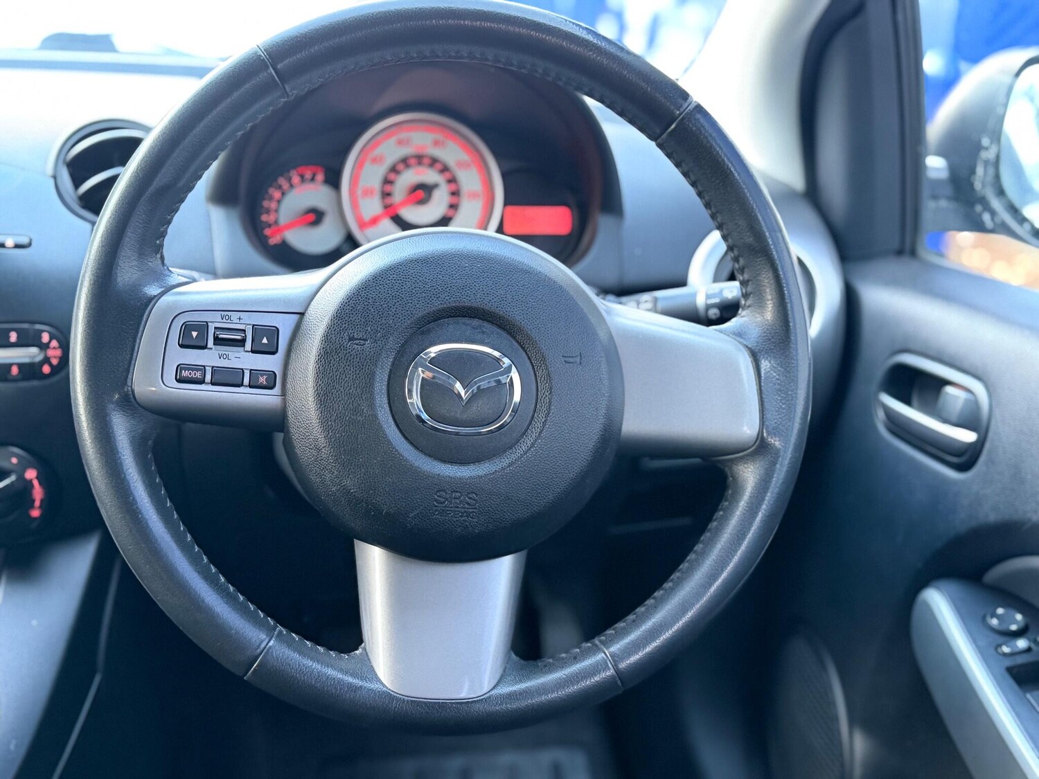 Used Mazda Mazda2 2010 for sale - 76095160: Photo 12