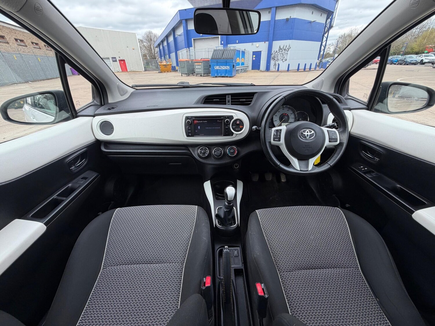 Used Toyota Yaris 2013 for sale - 77908637: Photo 12