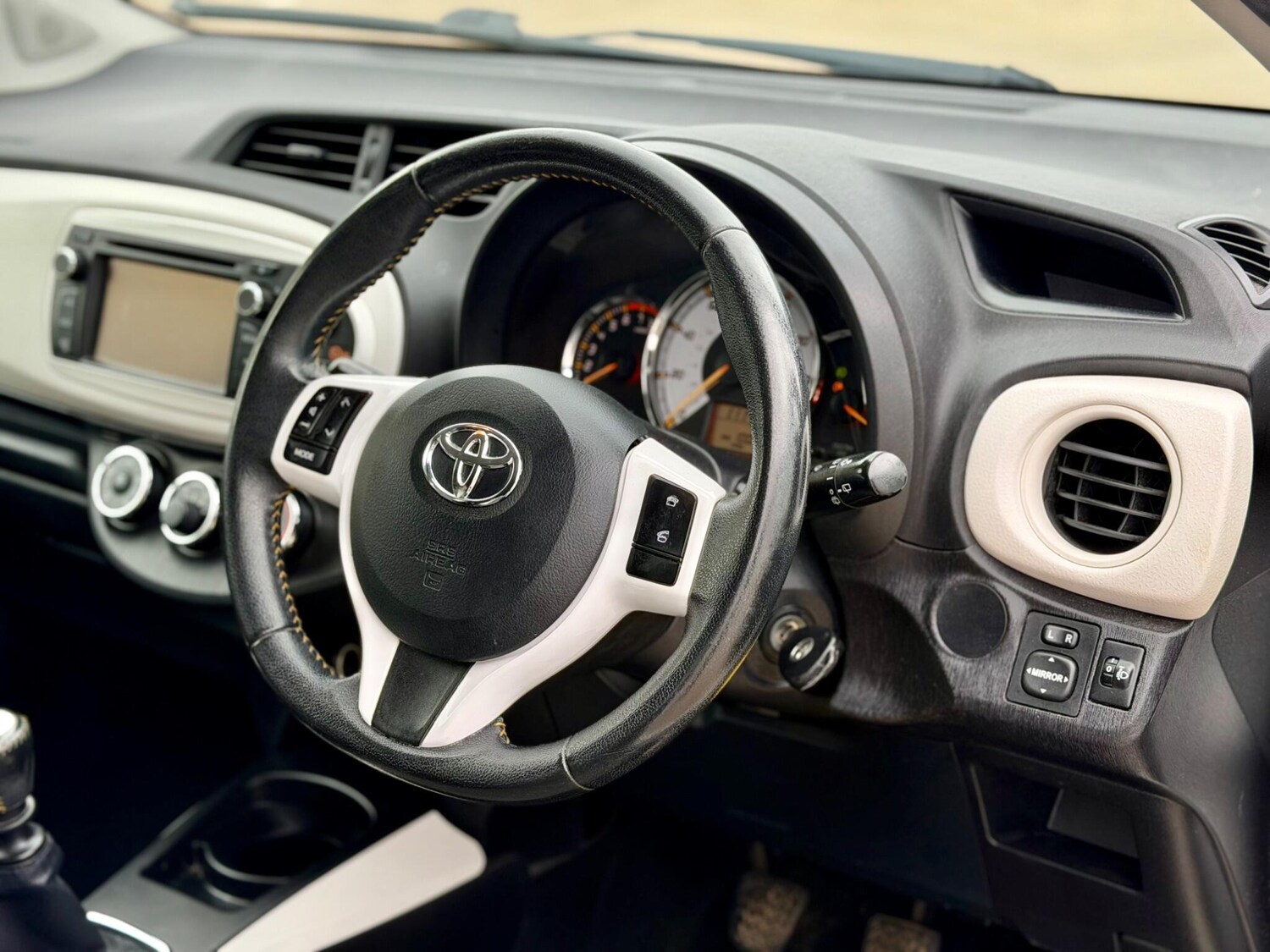 Used Toyota Yaris 2013 for sale - 77908637: Photo 23