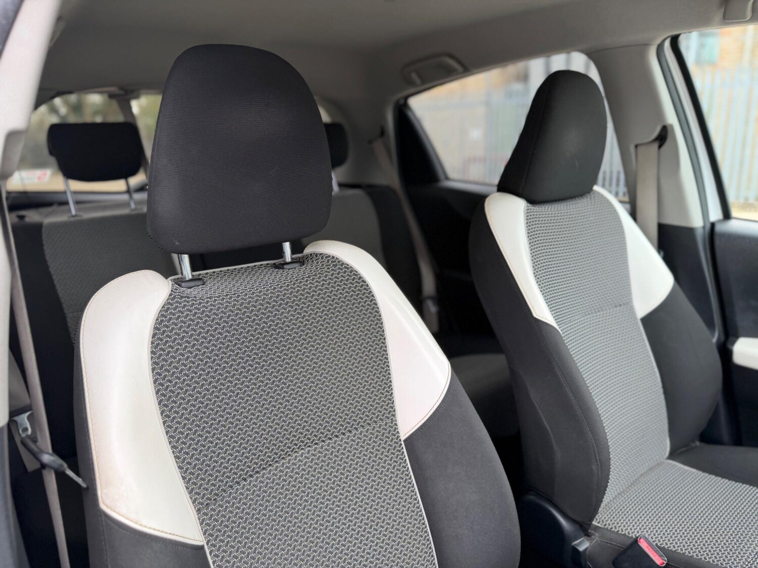 Used Toyota Yaris 2013 for sale - 77908637: Photo 25