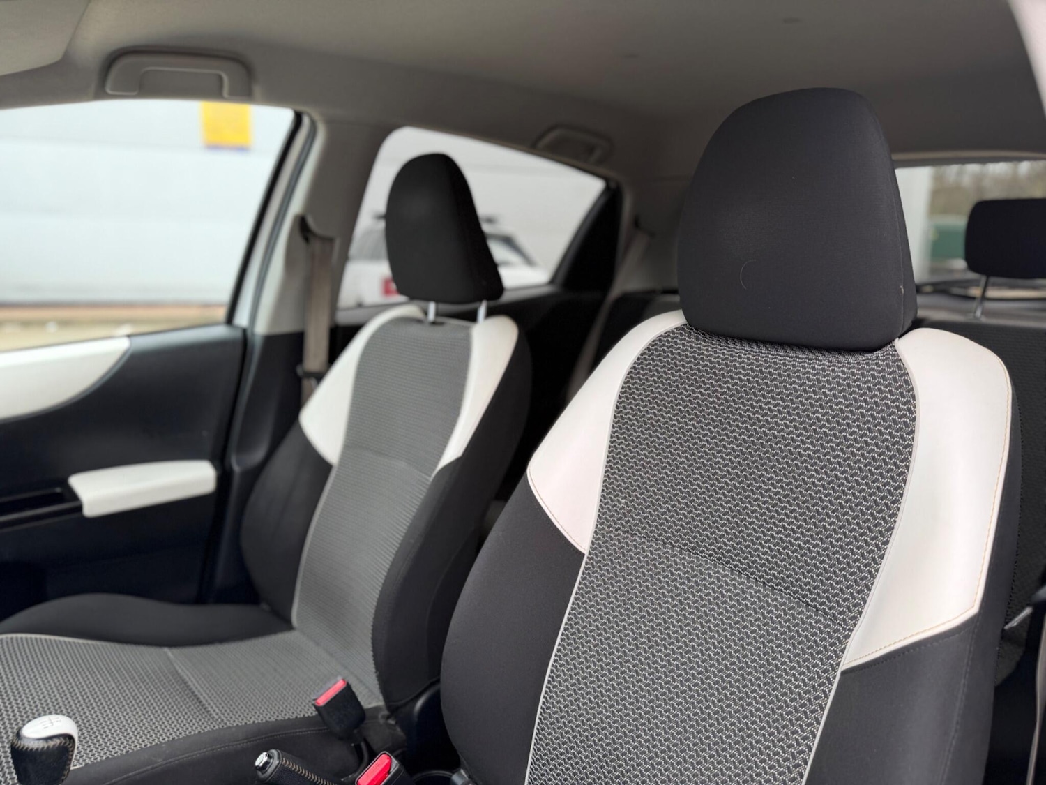 Used Toyota Yaris 2013 for sale - 77908637: Photo 28