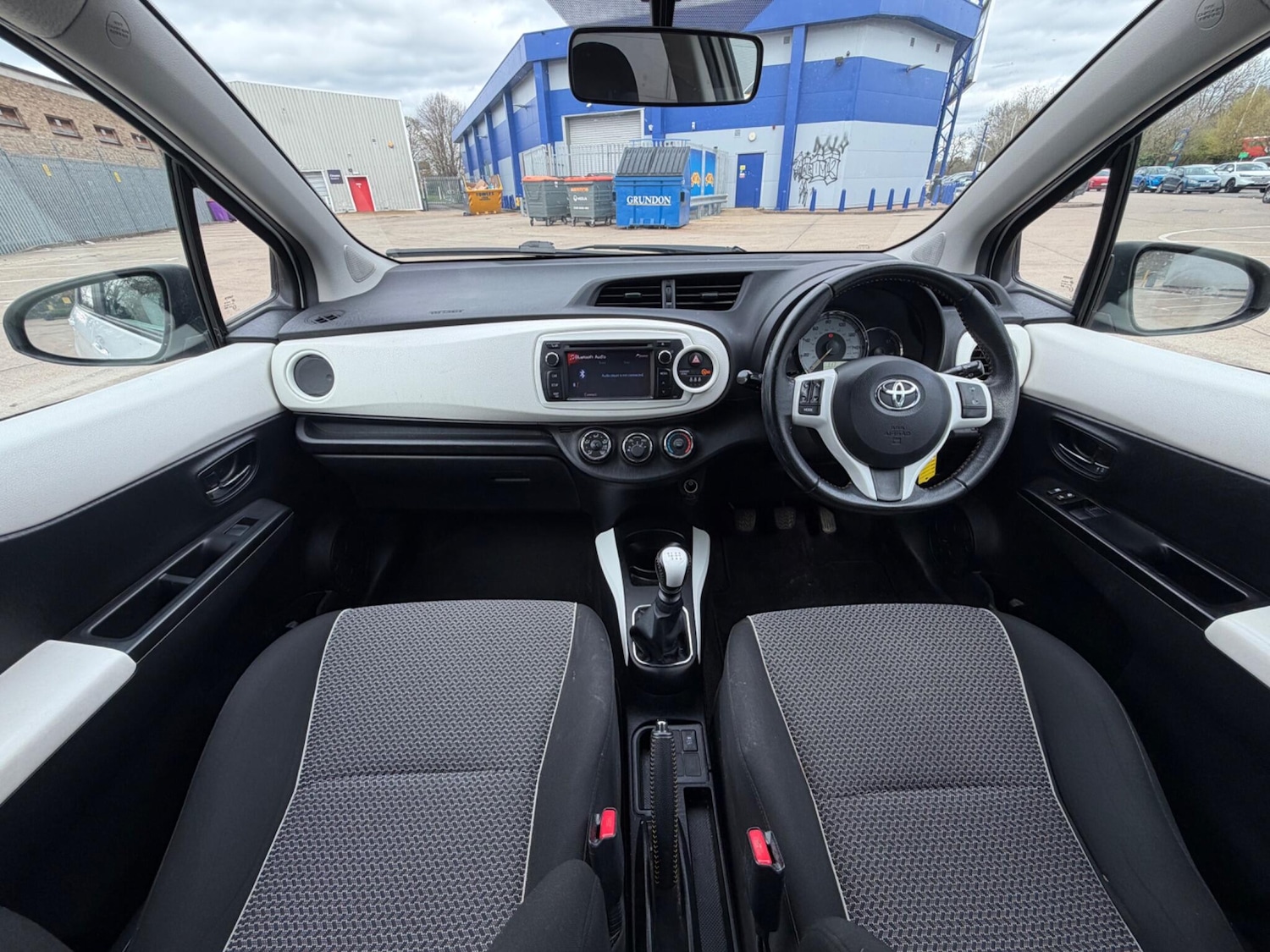 Used Toyota Yaris 2013 for sale - 77908637: Photo 3