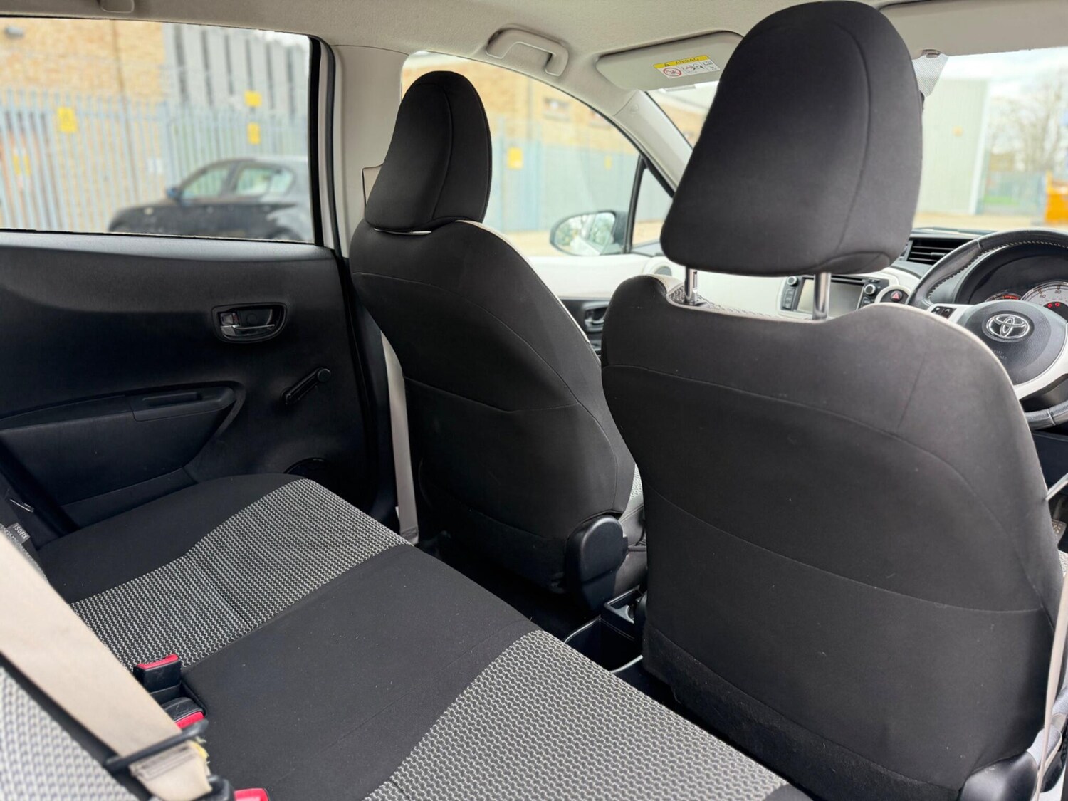 Used Toyota Yaris 2013 for sale - 77908637: Photo 35